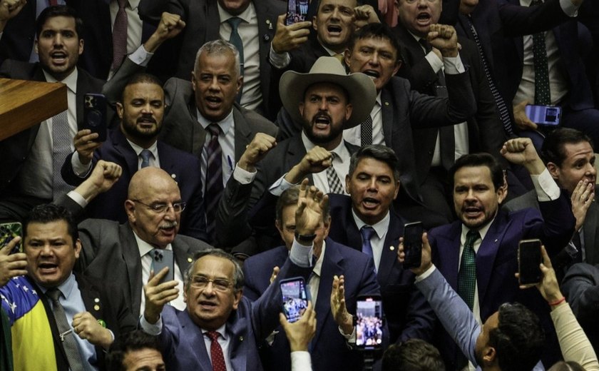 Deputados protocolam PEC para extinguir Justiça e Ministério Público do Trabalho