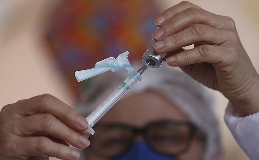 Covid-19: Brasil receberá este mês 35 milhões de doses a mais de vacina