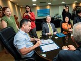 Governador de Alagoas assina acordo que permite emissão da Carteira de Identidade pelos cartórios