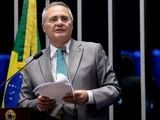 Renan Calheiros pede extradição de Bolsonaro o STF sob pena de prisão