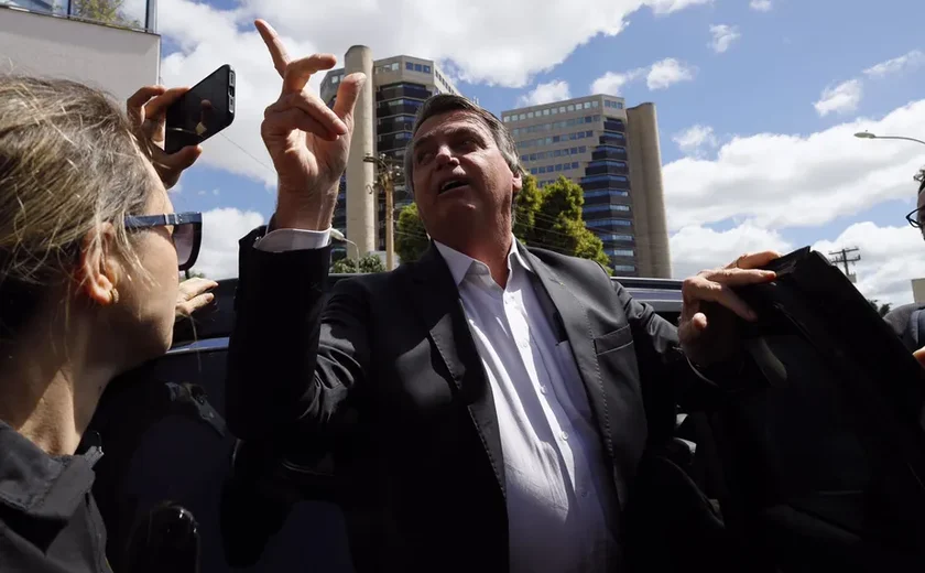 Bolsonaro depõe na PF sobre 8 de Janeiro e defesa afirma que ele estava sob efeito de morfina quando publicou vídeo