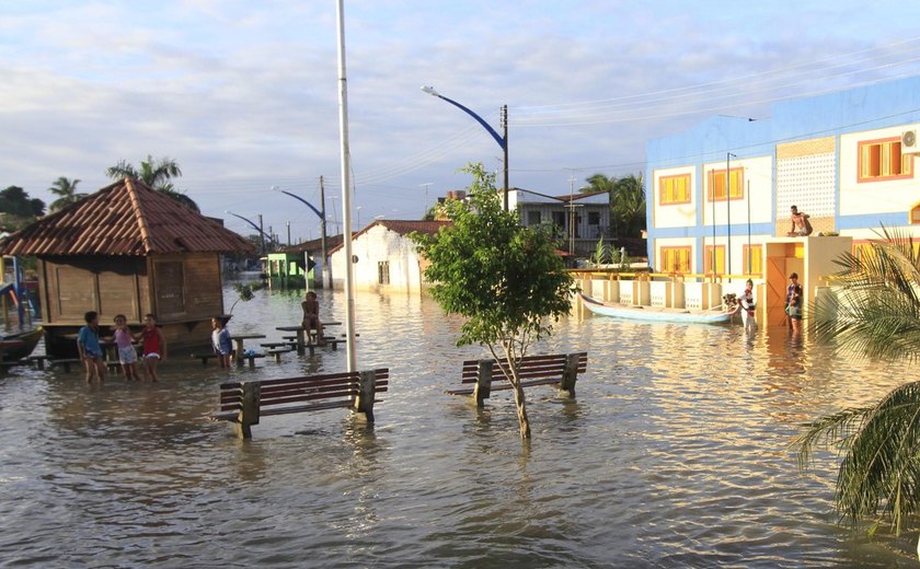 Mais de 3 mil pessoas estão desabrigadas e desalojadas devido às fortes chuvas em Alagoas