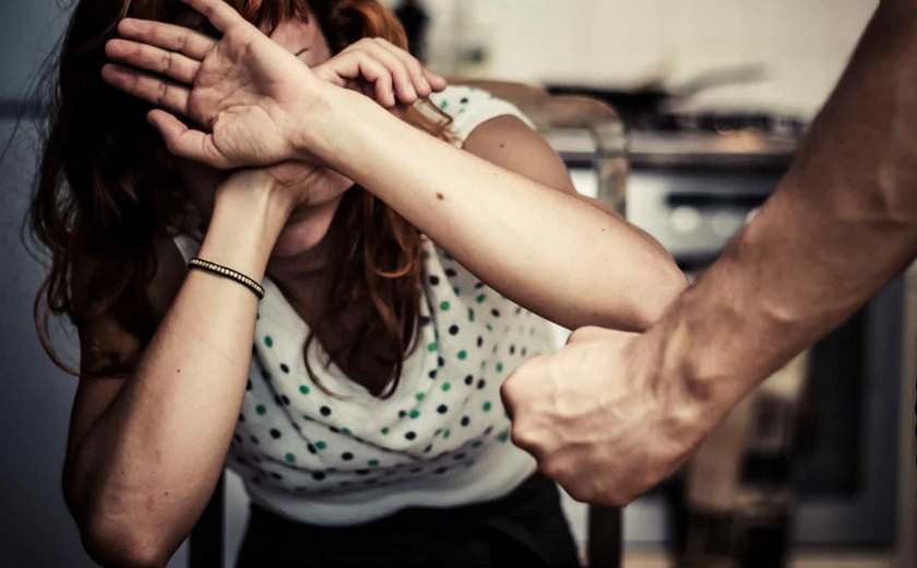 Mulher é agredida pelo ex-companheiro e leva sete pontos no pescoço