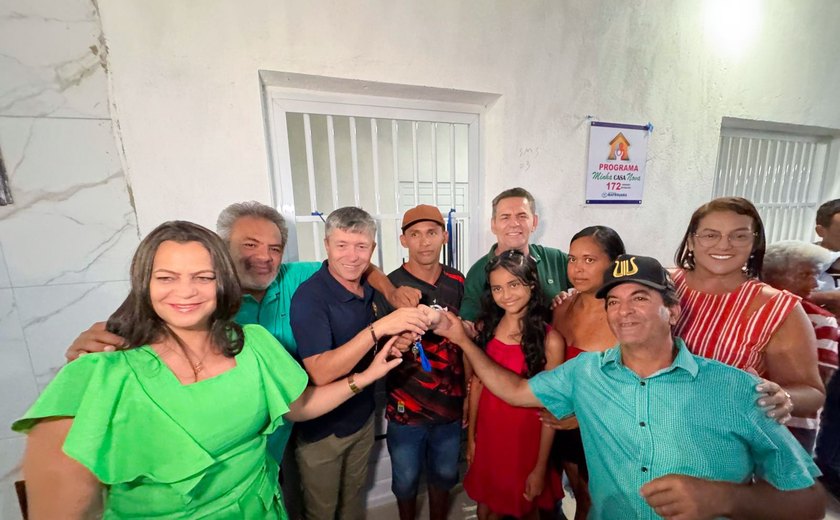 Entrega de casas do Programa Minha Casa Nova emociona famílias na Rua Santa Rita, em Ibateguara