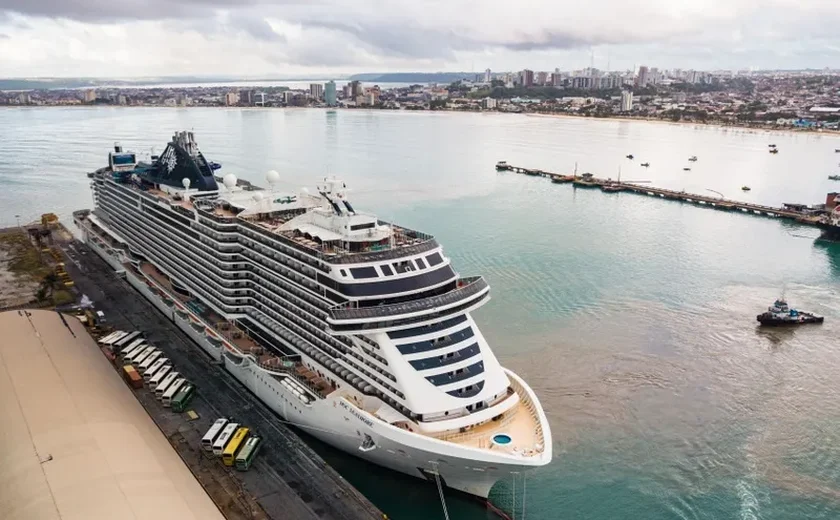 Cruzeiro com mais de 5 mil passageiros desembarca hoje (07) em Maceió