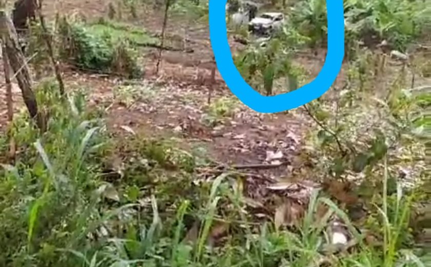 Motorista desce ribanceira após perder o controle do veículo em São José da Laje
