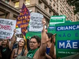 Saiba como é a legislação sobre aborto pelo mundo