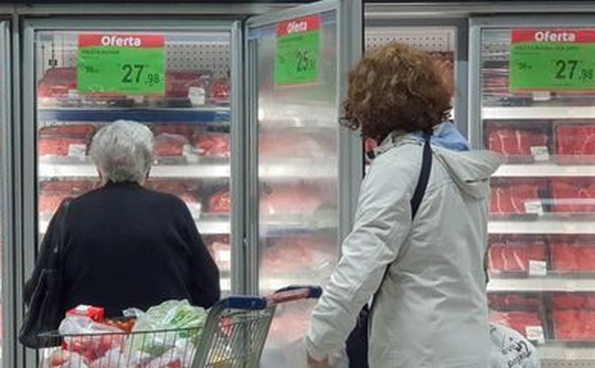 Carne tem maior queda de preço em cinco anos, e consumo aumenta