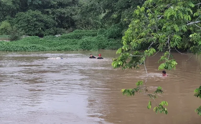 Homem se afoga no rio Mundaú e corpo é encontrado por populares em Branquinha