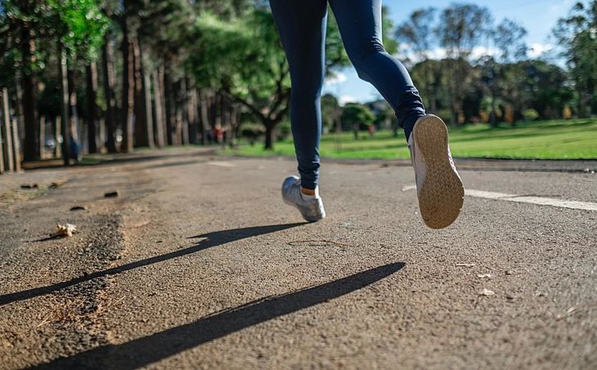 Caminhada diária, mesmo que por poucos minutos, pode aumentar a longevidade