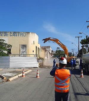 Prédio que ameaçava desabar é demolido em Bebedouro