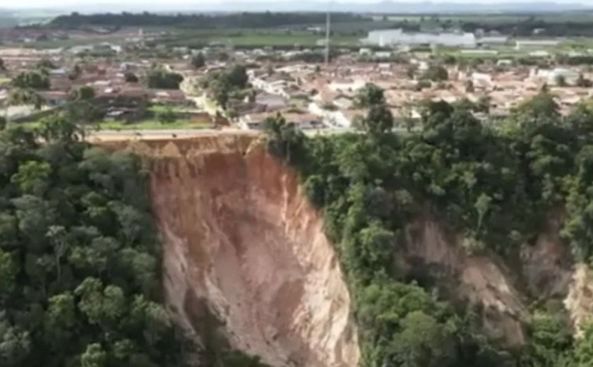 Voçoroca avança em Rio Largo e ameaça casas no bairro Mata do Rolo