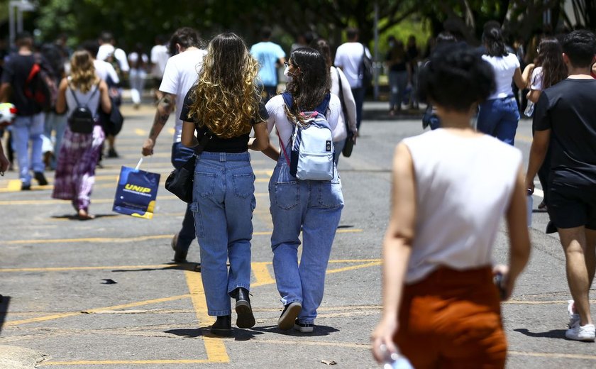 Enem: estudantes podem pedir isenção de taxa a partir desta segunda