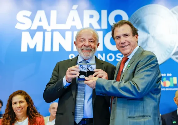 Lula diz que salário mínimo é baixo, mas aponta importância de direito