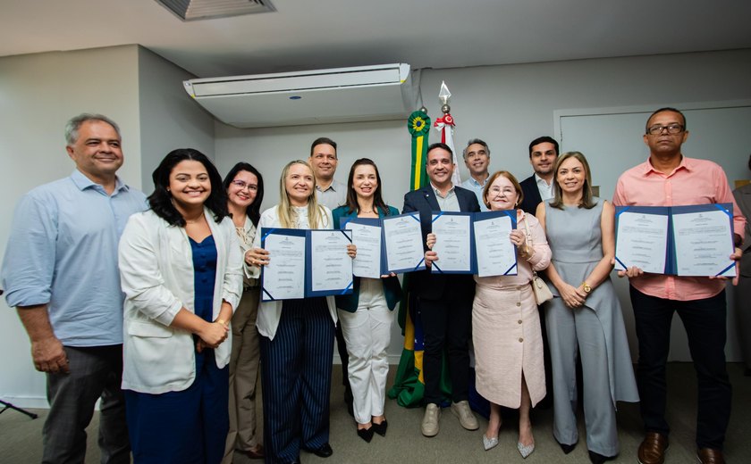 Paulo Dantas assina ordem de serviço para construção de creches em cinco municípios