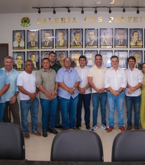 14 dos vereadores de União dos Palmares felicitam Kil pelo aniversário e reforçam parceria com o prefeito