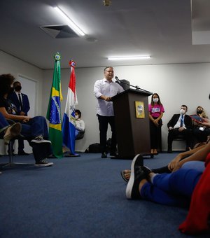 Estado inicia repasse de recursos do cartão Escola 10; programa destina R$ 165 milhões para 116 mil alunos