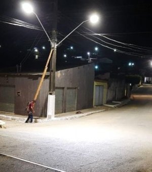 Prefeitura de Branquinha conclui instalação de lâmpadas de LED no centro da cidade