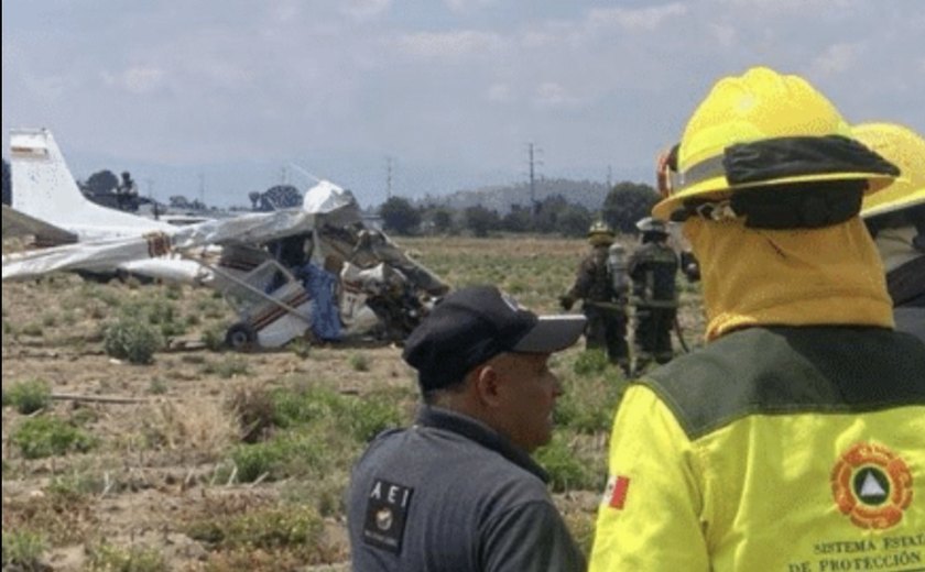 Avião de pequeno porte cai logo após decolagem e mata 4 pessoas no México