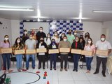 São José da Laje: prefeita Angela Vanessa retoma projeto Robótica Educacional e entrega óculos a estudantes da EJA