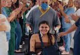 Jovem que teve mãos decepadas recebe alta e é aplaudida no hospital