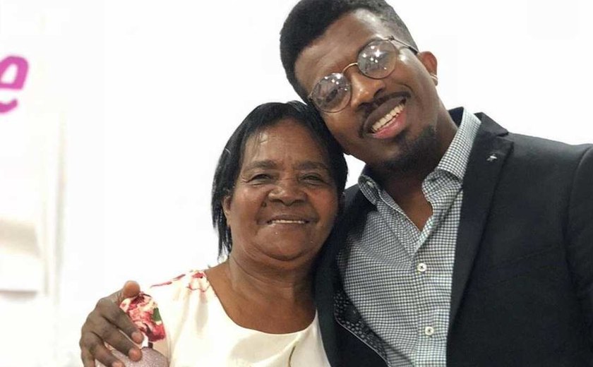 Mãe do cantor gospel Delino Marçal é morta a pancadas na porta da igreja