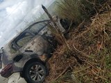 Carro incendeia após colisão na BR-104, em União