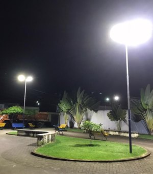 Prefeitura de Branquinha instala iluminação de LED em duas praças