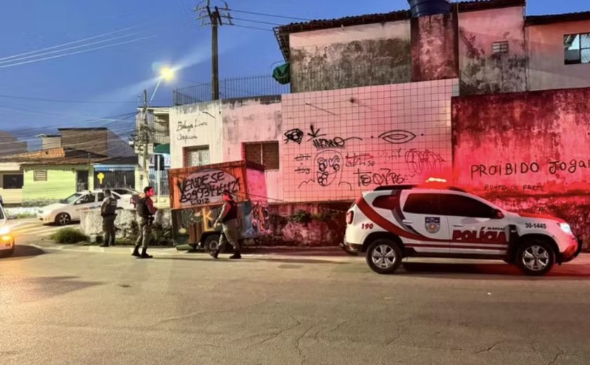 Corpo de mulher é encontrado dentro de saco plástico no bairro Jacintinho, em Maceió