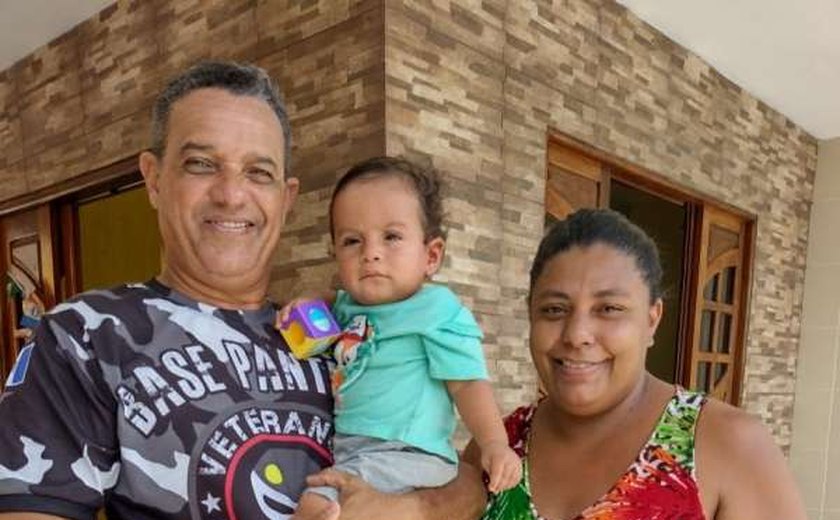 Sargento da PM de folga salva criança de oito meses engasgada