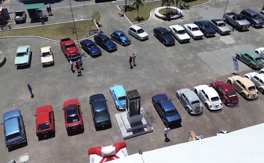 6º Encontro de Carros Antigos de Murici encanta amantes do automobilismo retrô