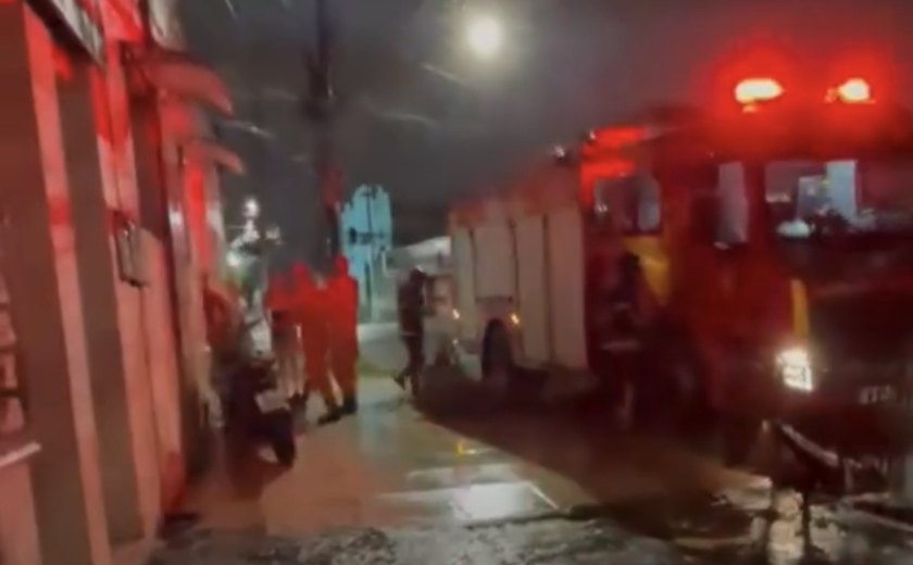Homem morre após companheira incendiar apartamento no Farol