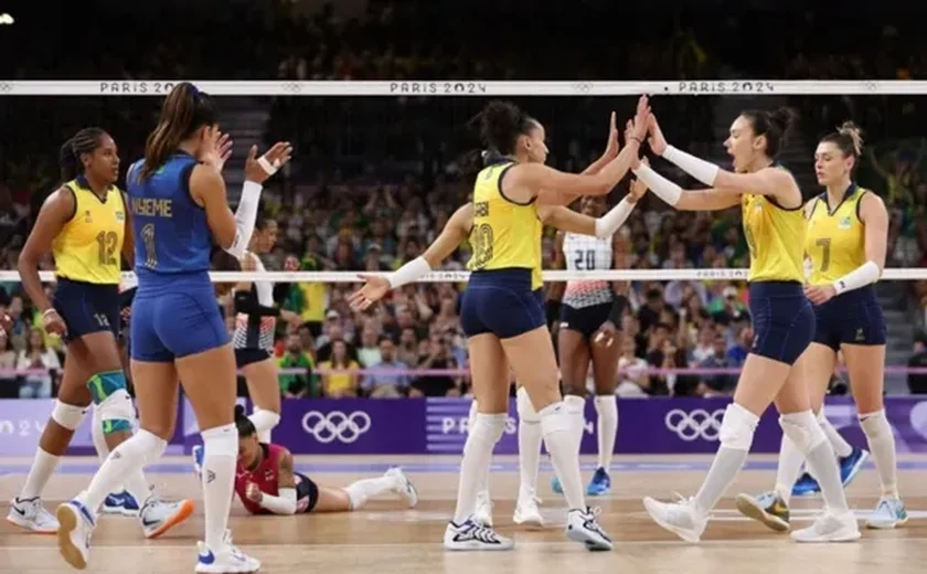 Brasil bate República Dominicana e vai para semi no vôlei feminino