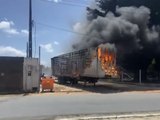 Incêndio atinge caminhão no bairro Salvador Lyra, em Maceió