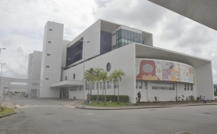 Mulher é presa em Maceió após se passar por enfermeira em três hospitais