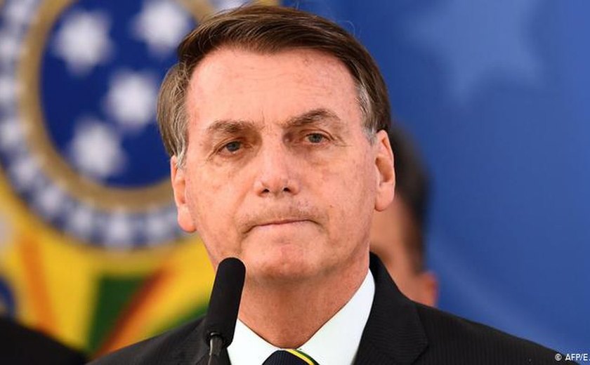 Bolsonaro assina MP que cria programa habitacional e subsídio para policiais e bombeiros