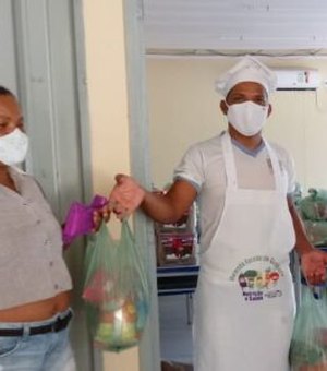 Educação de Santana do Mundaú segue realizando entrega de kits de gêneros alimentícios