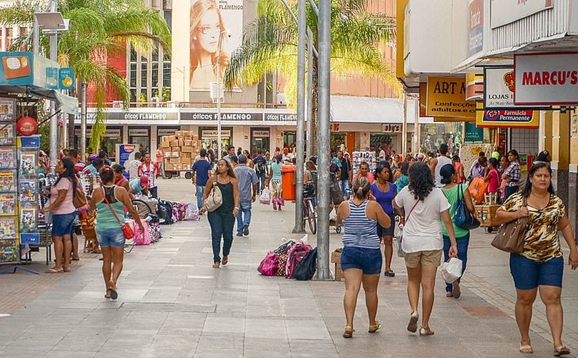 Confira o que abre e fecha no feriado em Maceió e no interior