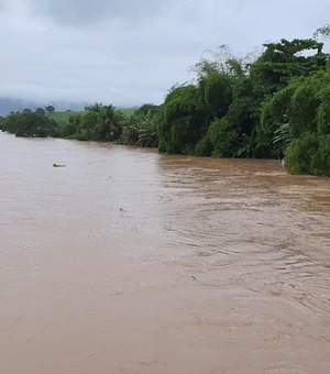 Região da zona da mata está sob alerta após nível dos rios subirem