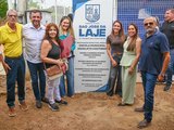 Prefeita Angela Vanessa e vice-prefeita Ravena de Neno entregam escola reformada e requalificam estrada rural em São José da Laje