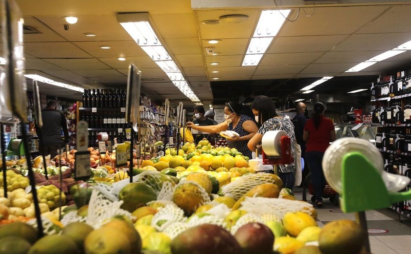 Preço da cesta básica de alimentos sobe em nove cidades