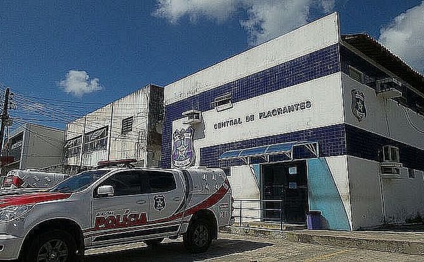 Homem agride a própria irmã após discussão por limpeza de residência, em Maceió