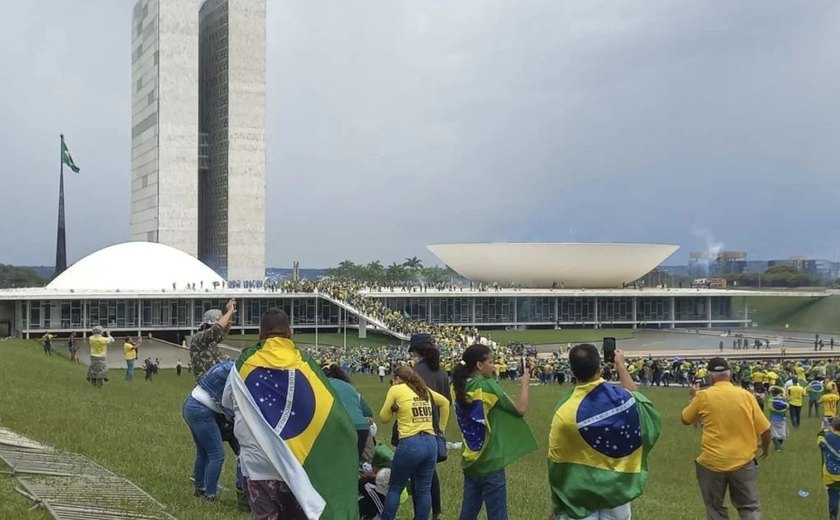 Bolsonaristas invadem o Congresso Nacional em manifestação antidemocrática