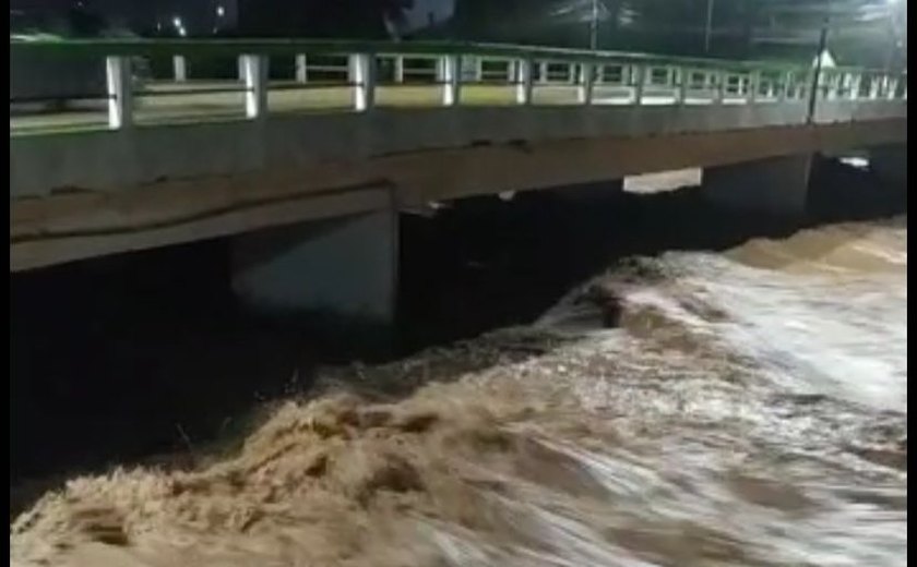 Rio Canhoto sobe e São José da Laje atinge cota de atenção de trasbordamento