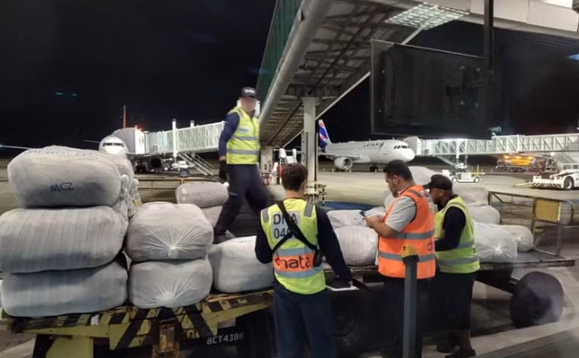 SEFAZ apreende mercadoria sem nota fiscal, avaliada em quase R$ 400 mil, no aeroporto, em Rio Largo