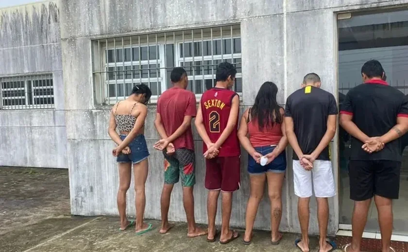 Seis adultos transmitem ao vivo live de sexo na frente de criança de 2 anos no interior de AL