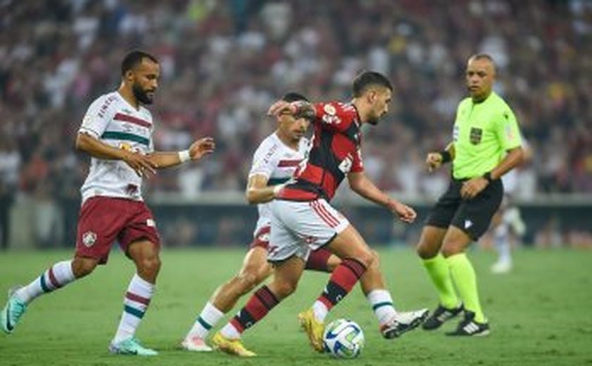 Em clássico de tempos distintos, Flamengo e Fluminense empatam no Maracanã