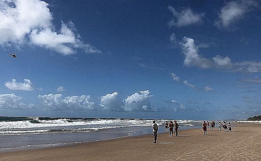 Homem e dois adolescentes são resgatados após afogamento no mar do Francês