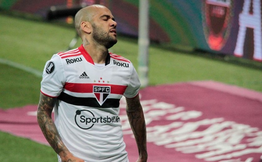 São Paulo e Daniel Alves não entram em acordo e jogador não atua mais pelo clube