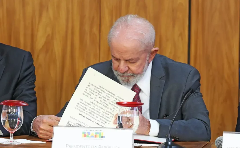 Lula rejeita lei que reconhece estágio como experiência profissional